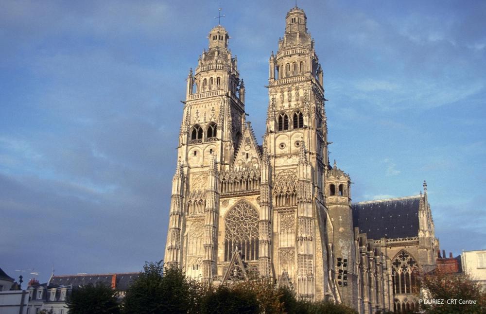 Cygne Jaune - Opera / Cathedrale Tours Exteriör bild