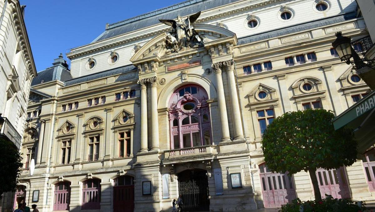 Cygne Jaune - Opera / Cathedrale Tours Exteriör bild